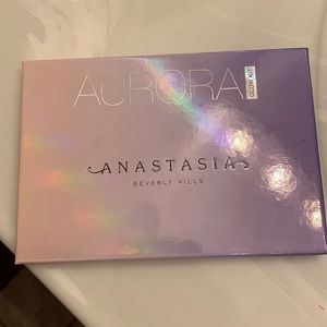 Anastasia aurora glow kit